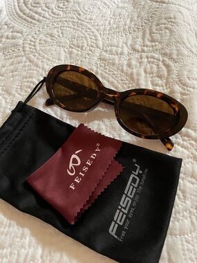 Women’s Oval Cat Eye Tortoise Shell 90’s Sunglasses